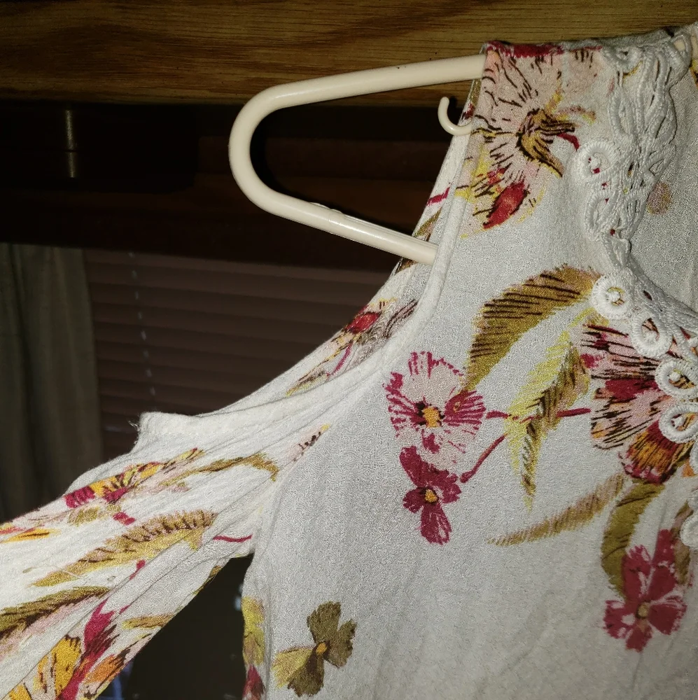 Girls long sleeve, bare shoulder blouse - Picture 2 of 8